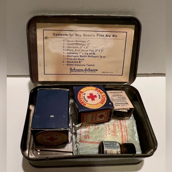 VINTAGE BOY SCOUTS OF AMERICA FIRST AID KIT. - Picture 8 of 9